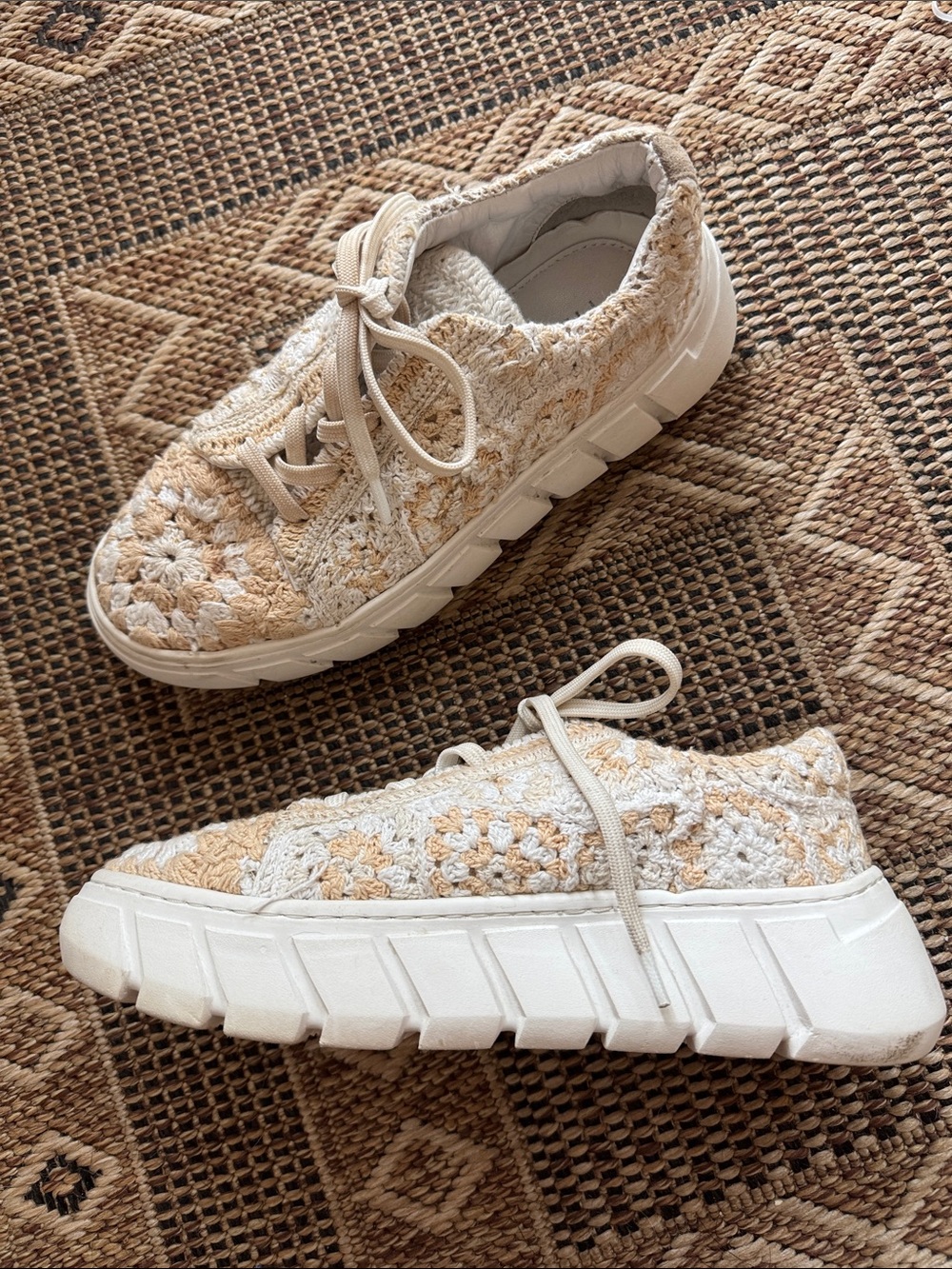 FREE PEOPLE Catch Me If You Can Crochet Sneaker Cream Tan Size 37 (6.5)